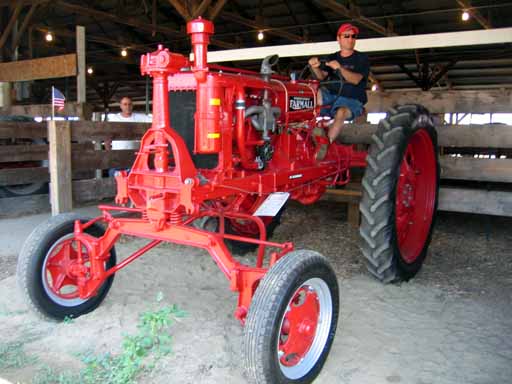 Farmall F-20 Hi-Clearance Wide Front Tractor